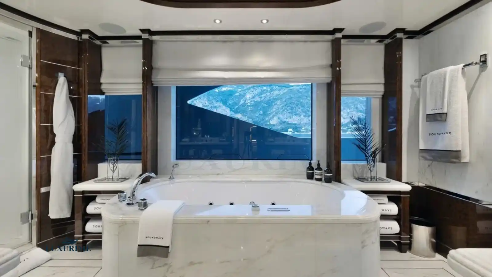 SOUNDWAVE Benetti Custom Yacht Charter