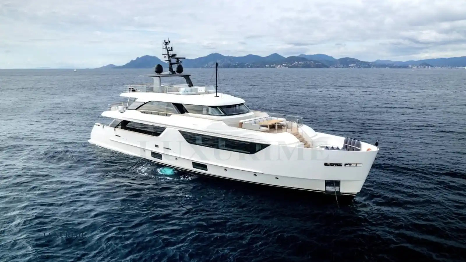 SABBATICAL Sanlorenzo SD118 Yacht Charter