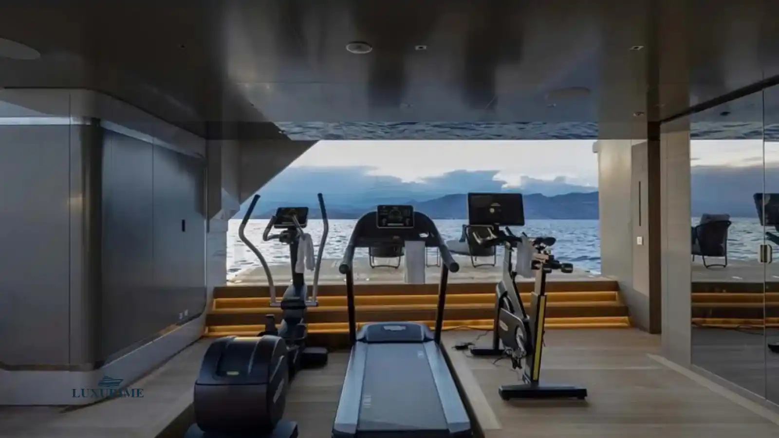 LEMON TREE Sanlorenzo 62Steel Yacht Charter